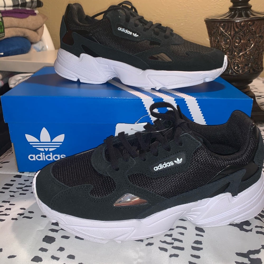 🆕 Adidas Falcon